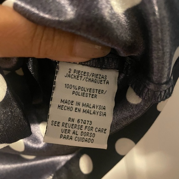 Danny & Nicole Petite Sleeveless Button Down Top - Picture 12 of 13